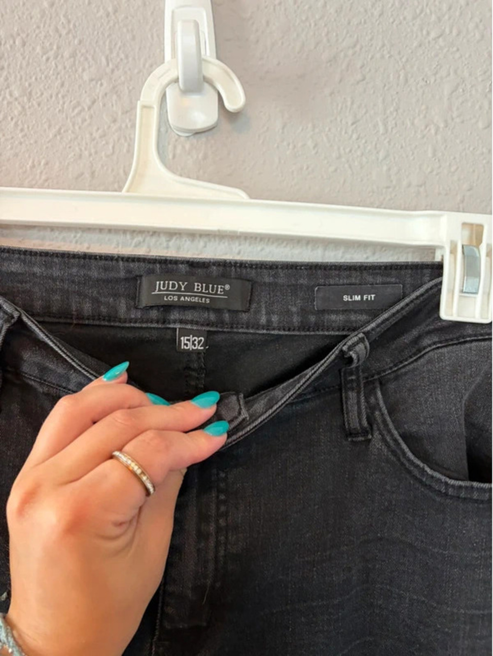 Judy Blue Slim Fit Black Wash Jeans size 15/32. Inseam is 27in cuffed - Picture 2 of 3